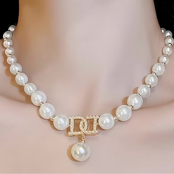 Vintage Pearl and Gold Jewelry Set - Picture 2 of 7